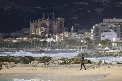 Spiaggia di Palma con vista sulla Cattedrale