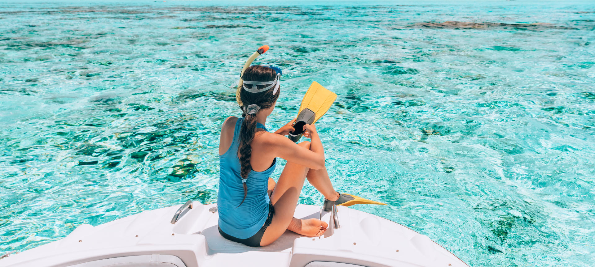 Chica haciendo snorkel en Menorca, Islas Baleares