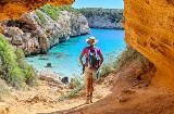 Caverna de areia na Cala des Moro, em Maiorca, Ilhas Baleares