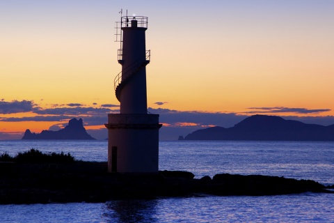 El faro de La Savina, en la isla de Formentera (Islas Baleares)