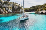 Vista da Enseada Macarelleta, em Menorca, Ilhas Baleares