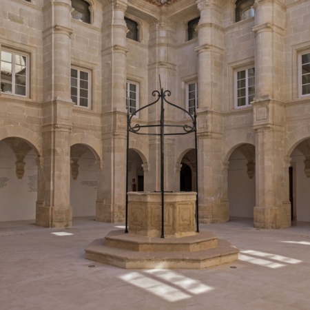 Patio del Museo de Menorca. Maó