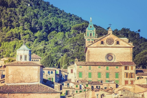 Panorámica de Valldemossa, en la isla de Mallorca (Islas Baleares)