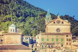 Panoramica di Valldemossa, sull’isola di Maiorca (Isole Baleari)