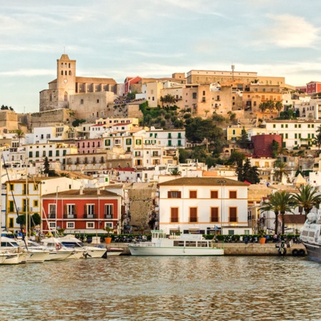 Vista geral de Eivissa (Ilhas Baleares)