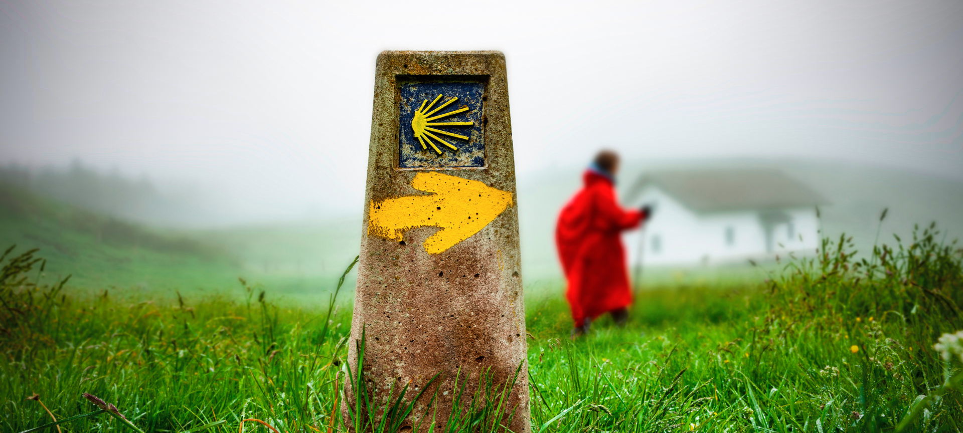 Kamień lub znak na szlaku pielgrzymkowym Camino de Santiago Kamień lub znak na szlaku pielgrzymkowym Camino de Santiago
