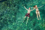 Vista aérea de uma piscina natural nas ilhas Canárias