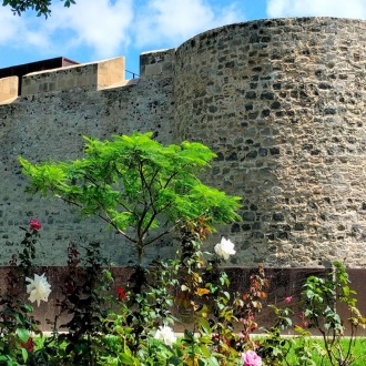 Замок де-ла-Лус — Фонд искусства и мысли Мартина Чирино