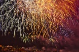 Fuegos artificiales durante las fiestas de las Cruces y Fuegos de Mayo de Los Realejos