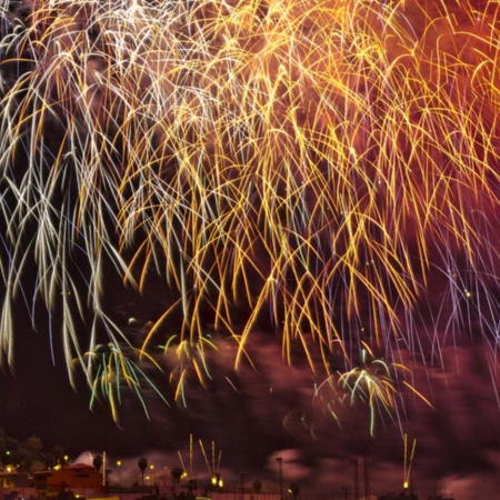 Fuochi d’artificio durante le feste delle Croci e Fuochi di Maggio di Los Realejos