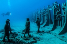 „Przekraczanie Rubikonu” Jasona deCaires Taylora. Muzeum Atlantyckie na Lanzarote