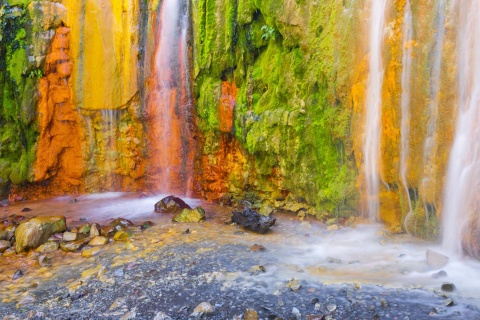 Cascata de Colores no Parque Nacional Caldera de Taburiente. Ilha de La Palma. Canárias.