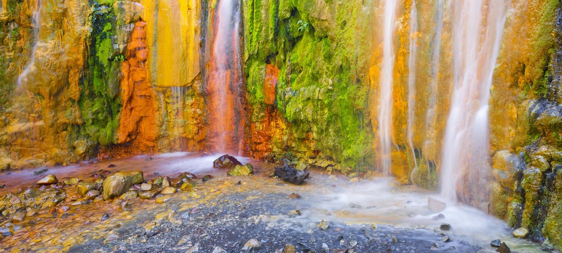 Cascata de Colores no Parque Nacional Caldera de Taburiente. Ilha de La Palma. Canárias.