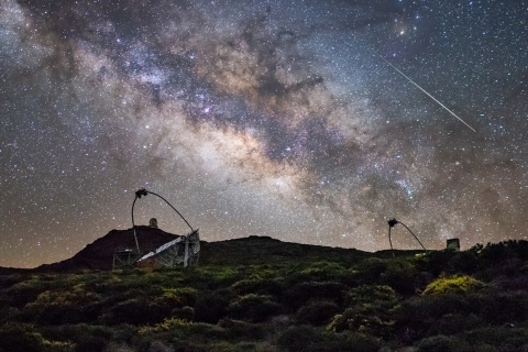 Céu noturno e observatório em La Palma, Canárias