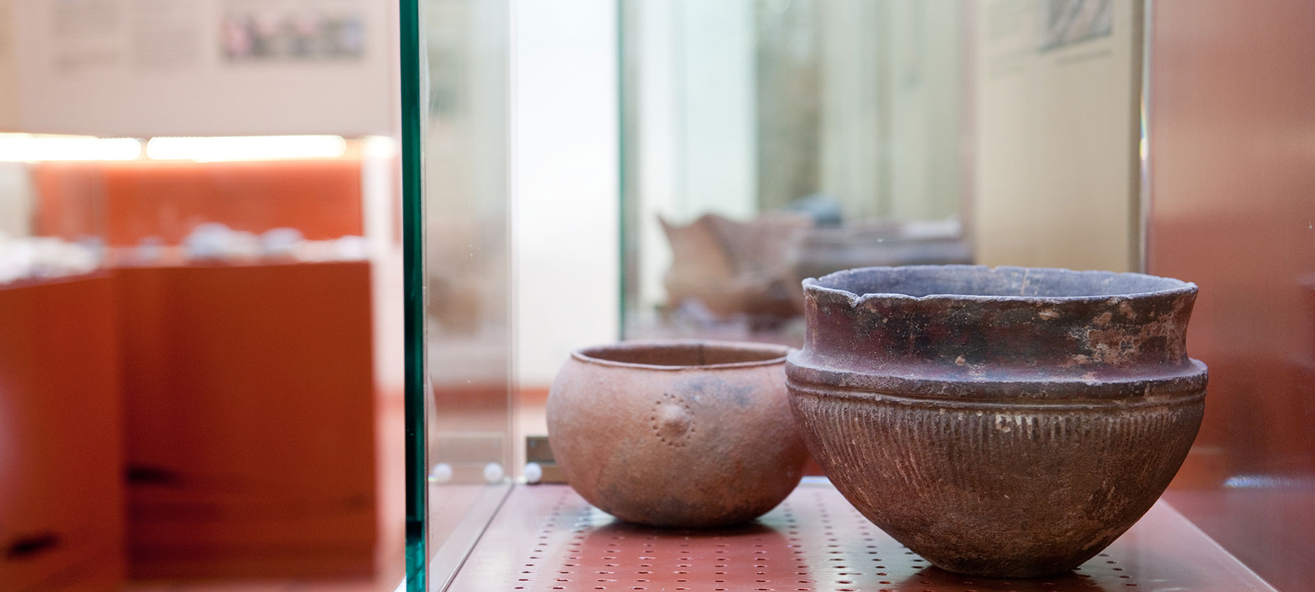 Gefäße im Museum für Archäologie und Völkerkunde