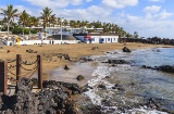 Vista de una playa de Puerto del Carmen, en Lanzarote (Islas Canarias)