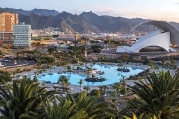 Vue panoramique de Santa Cruz de Tenerife, dans l’île de Tenerife (archipel des Canaries)