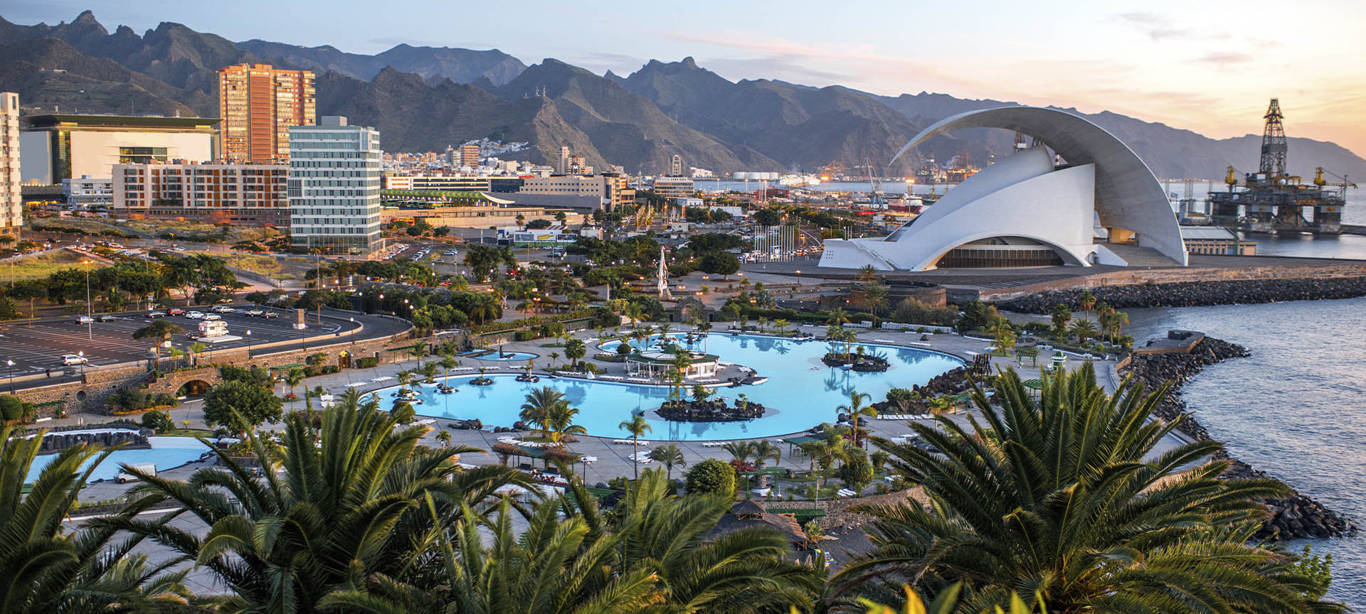 テネリフェ島（カナリア諸島）のサンタ・クルス・デ・テネリフェの全景
