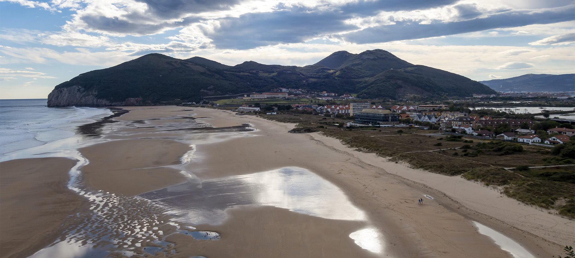 Widok panoramiczny na miejscowość Santoña, Kantabria
