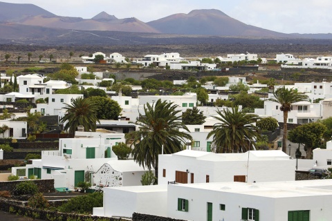 Panoramablick auf Yaiza auf Lanzarote (Kanarische Inseln)
