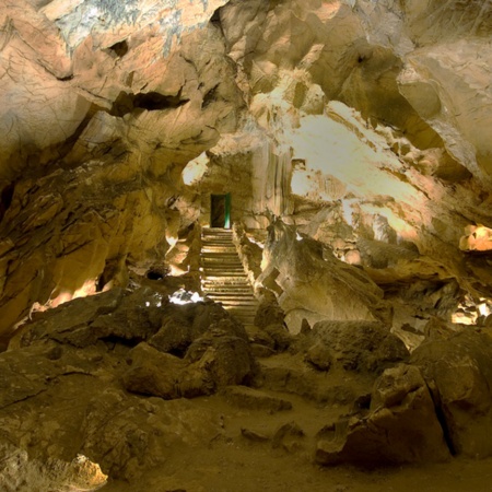 Jaskinia Cueva del Castillo w Puente Viesgo