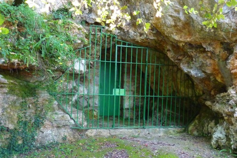 ラス・チメネアス洞窟。プエンテ・ビエスゴ