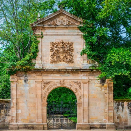 Eingang zur Gartenanlage Puente San Miguel