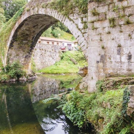 Il fiume Miera in corrispondenza di Liérganes (Cantabria)