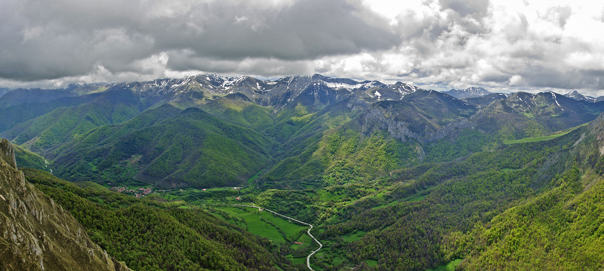 View from the Cable natural viewing point. Fuente Dé. Cantabria View from the Cable natural viewing point. Fuente Dé. Cantabria
