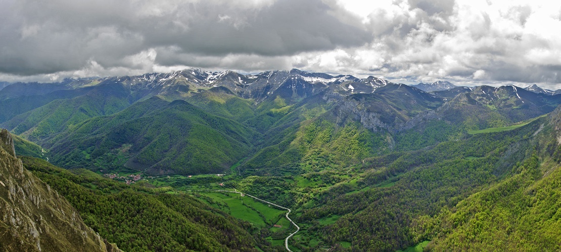 Panorama z punktu widokowego Mirador del Cable. Fuente Dé. Kantabria