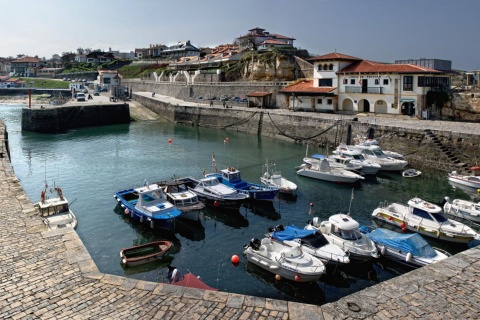 Hafen von Comillas. Kantabrien