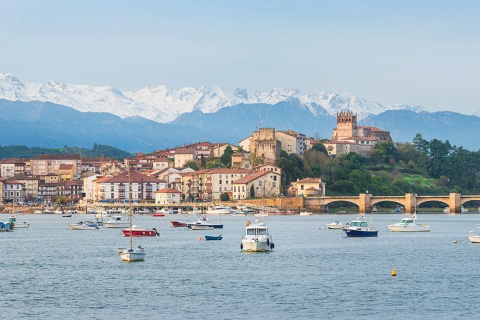 Vista de San Vicente de la Barquera, en Cantabria