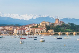 View of San Vicente de la Barquera in Cantabria