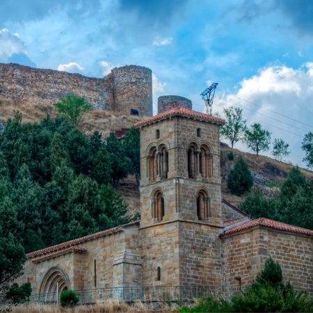 Ermida de Santa Cecília e castelo de Aguilar de Campoo (Palência, Castela e Leão)