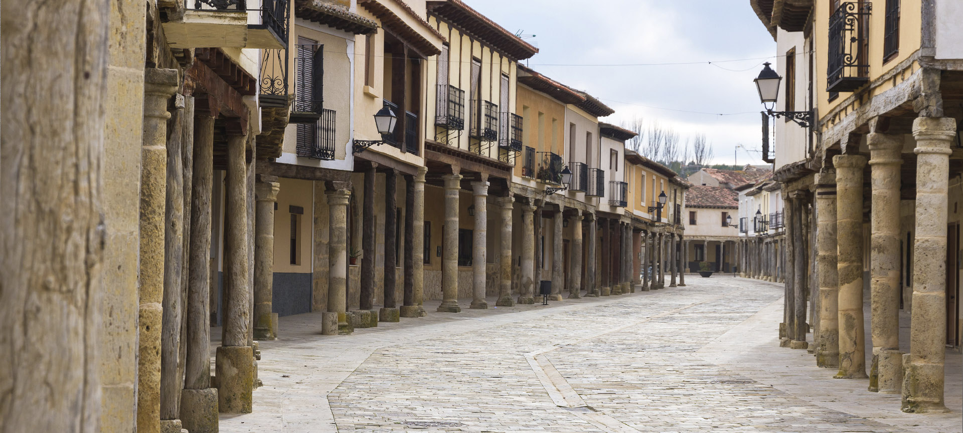 Tradycyjne podcienie w Ampudii (Palencia, Kastylia i León)