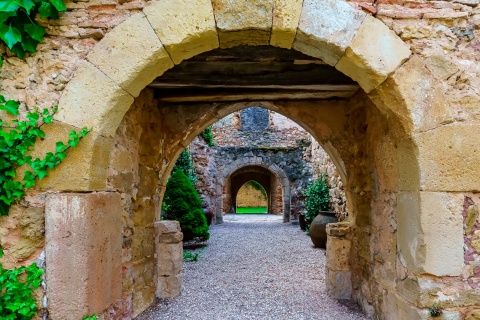 Stone archway in a medieval street in Pedraza, Segovia, Castilla y León