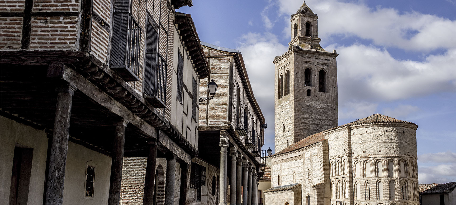 Plaza Mayor i kościół Santa María w Arévalo (Ávila, Kastylia i León)