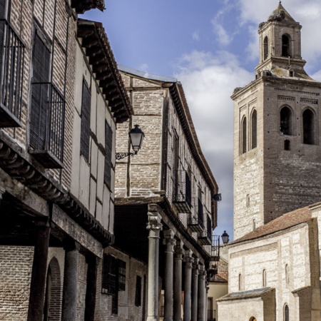 Plaza Mayor square and Church of Santa María in Arévalo (Ávila, Castilla y Leon)