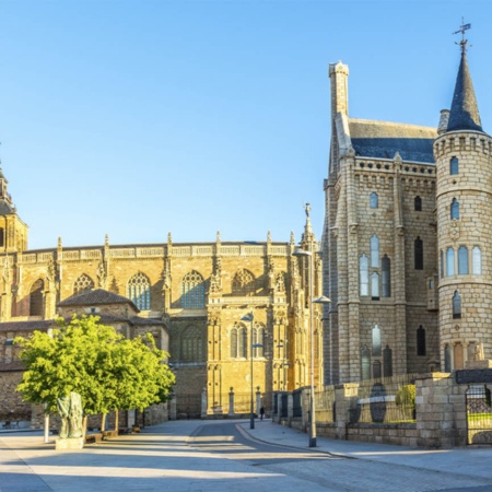 Palácio de Gaudí e Catedral de Santa María de Astorga (León, Castilla y León)