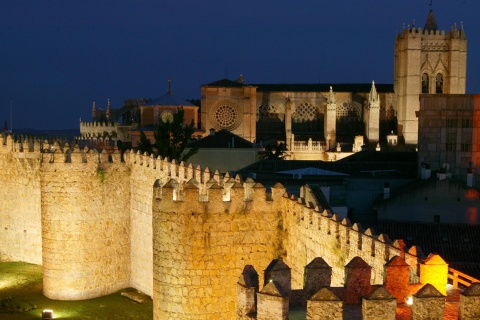Vista general de Ávila (Castilla y León) y sus murallas