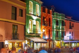 Night view of Barrio Húmedo in León