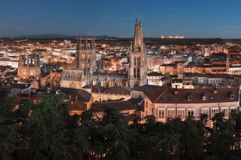 Veduta di Burgos con la cattedrale in primo piano