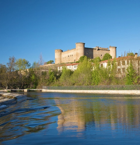 Vista del Castillo de Valdecorneja en El Barco de Ávila