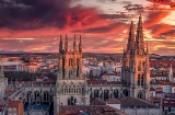 Die Türme der Kathedrale von Burgos bei Sonnenuntergang, Kastilien und León