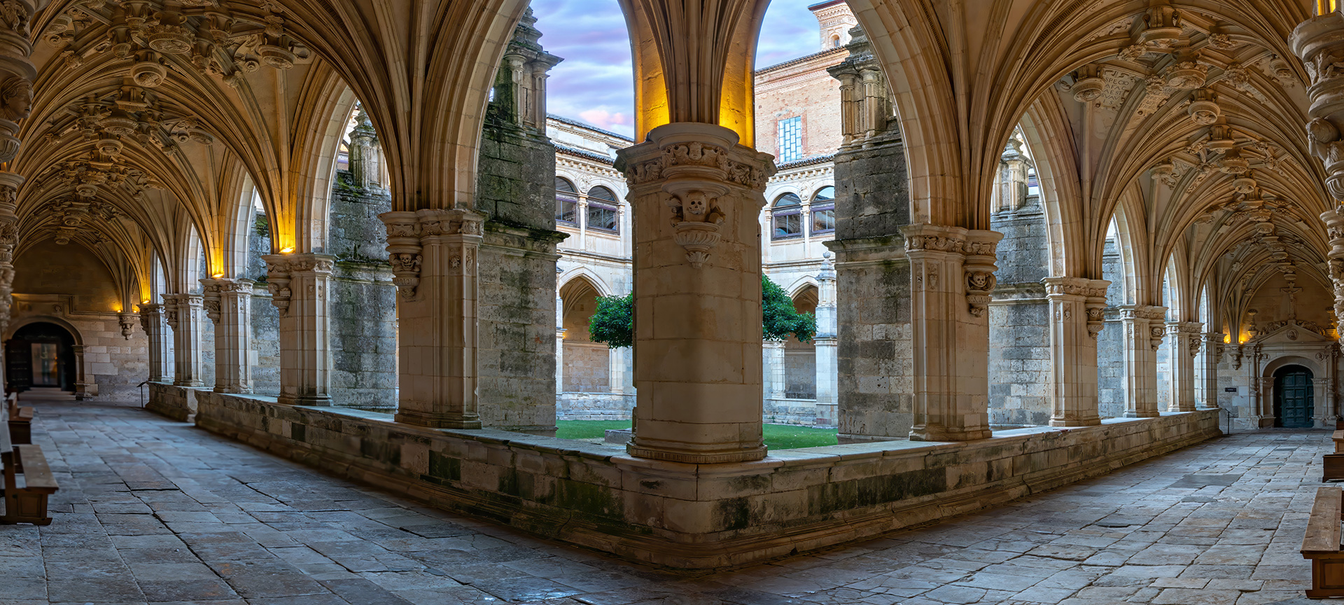 Krużganek klasztoru San Zoilo, Carrión de los Condes, Palencia, Kastylia i León