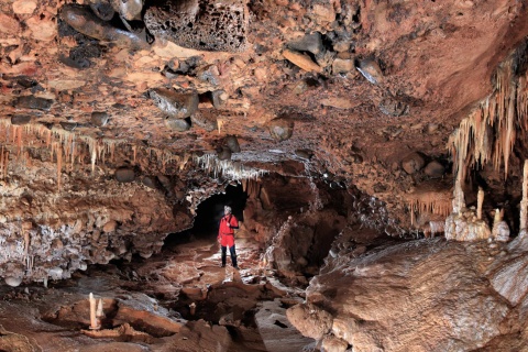 Das Innere der Höhle Fuentemolinos in Puras de Villafranco, Belorado