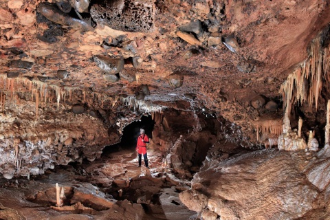 Intérieur de la grotte de Fuentemolinos de Puras de Villafranca, à Belorado