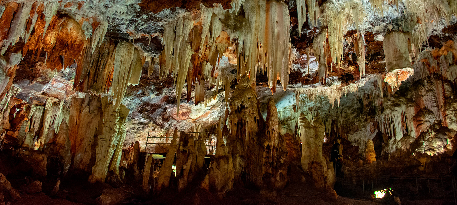 Пещера Агила в Аренас-де-Сан-Педро. Авила.