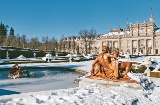Jardins do Palácio de La Granja de San Ildefonso com neve. Segóvia