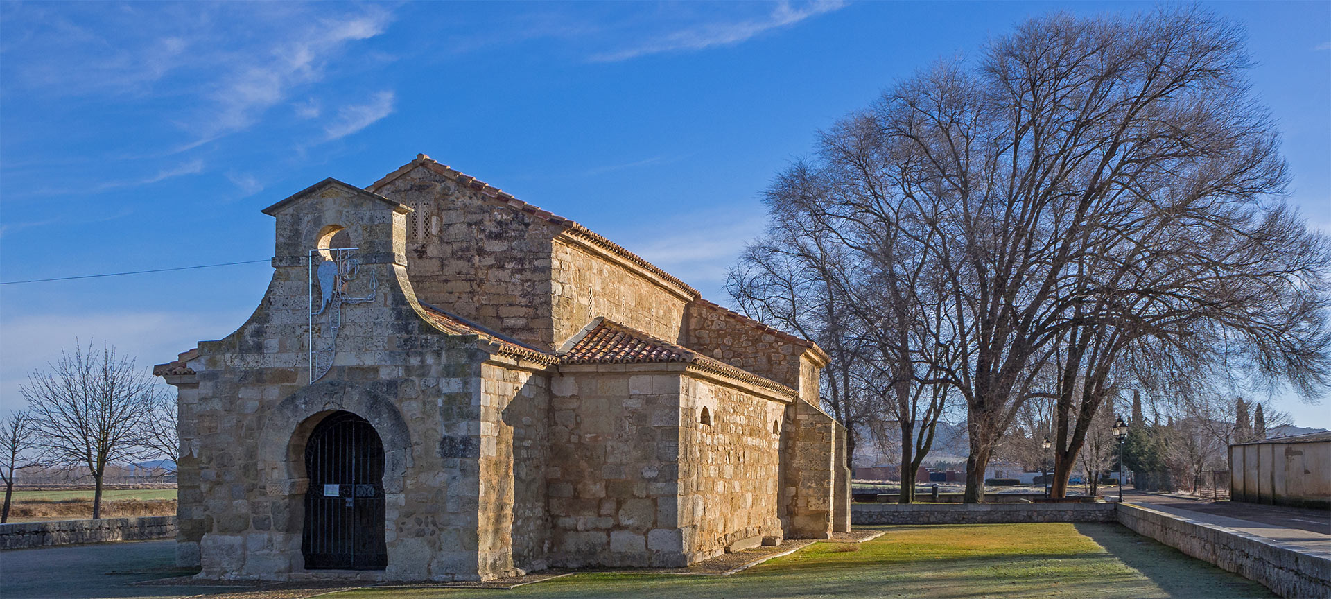 Kościół San Juan Bautista w Baños de Cerrato. Palencia